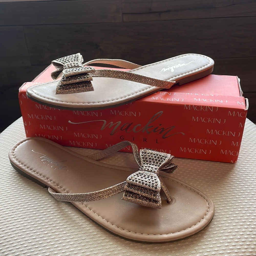Mackin J Girl size 9 Women’s Flip Flops Rhinestones Bow Flat Dress Sandals
